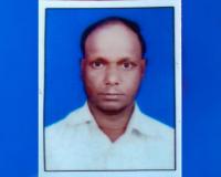 Ratnagiri News – बांधकाम कारागीराने रस्त्यात सापडलेली तीन लाख रुपयांची रक्कम प्रामाणिकपणे केली परत, संगमेश्वर बुरंबी मार्गावरील घटना