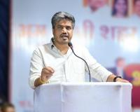 भाजपच्या बॅनरवर अमित शहा लोहपुरुष ! रोहीत पवार यांनी केली टीका