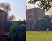 ताजमहालच्या दक्षिणी प्रवेशद्वाराजवळ लागली आग, कारण आले समोर