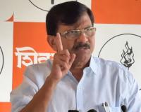 शिंदेंचा पक्ष भाजपचं अंगवस्त्र, त्यांचा मालक दिल्लीत असल्यानं त्यांना वारंवार जावं लागतं; संजय राऊत यांचा हल्लाबोल