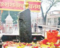 शनिशिंगणापूर देवस्थानच्या कारभाराबाबत समिती, विश्वस्तांमध्ये संभ्रम मंदिरातील कारभार ठप्प; साडेसातीचा फेरा कायम
