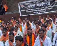 सोलापुरात दिलीप मानेंच्या पक्षप्रवेशाला कार्यकर्त्यांचाच विरोध; भाजप कार्यालयासमोरच आंदोलन