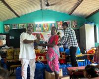 परळची देवी सार्वजनिक नवरात्रोत्सव मंडळातर्फे आदिवासी पाड्यात आधुनिक शैक्षणिक साहित्याचे वाटप