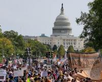 डोनाल्ड ट्रम्प यांच्या धोरणांविरुद्ध अमेरिकेत आंदोलन पेटलं, ‘नो किंग्ज’ निदर्शनात हजारो लोक रस्त्यावर उतरले