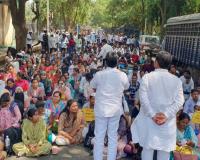 एकनाथ शिंदेंच्या विरोधात ठाण्यात बेरोजगारांचे आंदोलन, जिल्हाधिकारी कार्यालयासमोर ठिय्या आठवडाभरात ठोस निर्णय घेतला नाही तर सरकारला दिवाळी साजरी करू देणार नाही!