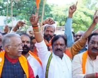 पूरग्रस्त शेतकऱ्यांना जाहीर केलेली मदत म्हणजे खोटा नॅरेटिव्ह, राज्य सरकारविरोधात शिवसेनेचे आंदोलन