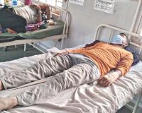 जळगावात वाळूमाफियांचा धुमाकूळ; तलाठ्याला ट्रॅक्टरखाली चिरडण्याचा प्रयत्न