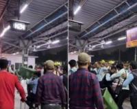 कचऱ्याचा डबा डोक्यात घातला, बेल्टने मारहाण; वंदे भारत एक्सप्रेसमध्ये IRCTC कर्मचारी भिडले