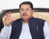 नगरपालिका आणि जिल्हा परिषद निवडणुकीनंतर महायुती सरकार लाडकी बहीण योजना करणार बंद – विजय वडेट्टीवर