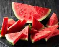 कलिंगड खाण्याचे अगणित फायदे, जाणून घ्या