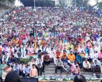 अनुराधा पौडवाल यांच्या सुरेल आवाजात रंगली दिवाळी पहाट, नांदेडकरांचा तुफान प्रतिसाद