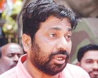 विखे पाटलांची गाडी फोडणाऱ्याला 1 लाखांचं बक्षीस, बच्चू कडूंची घोषणा