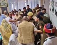 कानपूरमध्ये भाजपच्या बैठकीत जुंपली; खासदार-माजी खासदार एकमेकांना भिडले, तुंबळ हाणामारी