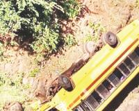 नंदुरबारच्या देवगोई घाटात स्कूल बस शंभर फूट दरीत कोसळली; दोन विद्यार्थी ठार, 38 जखमी