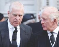 ब्रिटनच्या राजघराण्यातील वाद चव्हाट्यावर, किंग चार्ल्स यांनी भावाला राजवाड्यातून बाहेर काढले; अँड्रय़ू यांची प्रिन्स पदवीही काढून घेतली