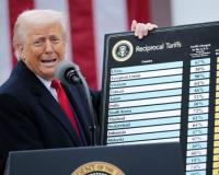 टॅरिफला विरोध करणारे मूर्ख! प्रत्येक अमेरिकन नागरिकाच्या खात्यात 2000 डॉलर टाकणार, ट्रम्प यांची घोषणा