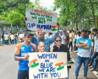 INDW vs SAW Final – अंतिम सामना पाहण्यासाठी डी. वाय. पाटील स्टेडियम बाहेर क्रीडा चाहत्यांची गर्दी