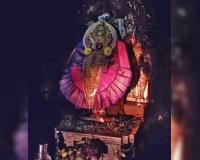 Kolhapur news – किरणोत्सवाच्या पूर्वसंध्येला सूर्याची किरणे श्री अंबाबाईच्या खांद्यांपर्यंत