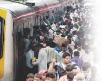 रेल्वे कर्मचाऱ्यांचे आंदोलन प्रवाशांच्या जीवावर, लोकलच्या धडकेत चौघांचा मृत्यू