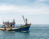 आठ दिवसांनंतर मच्छीमारांच्या नातेवाईकांनी सोडला सुटकेचा निःश्वास, वादळात भरकटलेल्या 8 बोटी परतीच्या मार्गावर