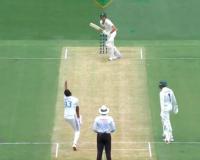 Ashes Series 2025 – ऑस्ट्रेलियाने विस्फोटक फलंदाजाला पहिल्या सामन्यातून दाखवला बाहेरचा रस्ता