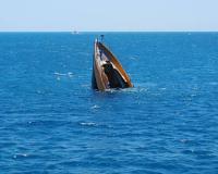 हिंदी महासागरात 300 प्रवाशांना घेऊन जाणारे जहाज बुडाले, आतापर्यंत केवळ 10 जणांना वाचवण्यात यश