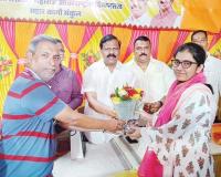 लोडरची मुलगी सीए झाली…भारतीय कामगार सेनेकडून गौरव