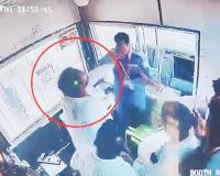 टोल मागितला म्हणून कर्मचाऱ्याला बेदम मारहाण, कर्नाटकात भाजप नेत्याच्या मुलाची गुंडगिरी