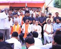 Photo – मराठवाडा दौऱ्याचा चौथा दिवस, उद्धव ठाकरे यांनी शेतकऱ्यांशी साधला संवाद