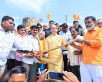 Photo – उद्धव ठाकरे यांचा शेतकऱ्यांशी संवाद, मराठवाडा दौऱ्याचा आजचा दुसरा दिवस