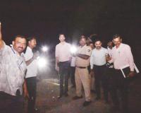 केंद्रीय पथकाचा ‘रात्रीस खेळ चाले’, अंधारात टॉर्चच्या प्रकाशात पाहणी… नुसता दिखावा