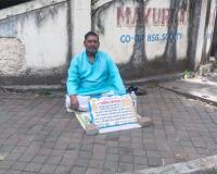 वैफल्यग्रस्तांच्या मनाला धीर देणारा पदपथावरील आधार 