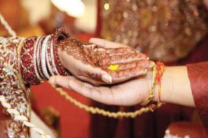 हळद लागण्यापूर्वीच नवरी नातेवाईकांसह फरार, नवरदेवाची दोन लाखांची फसवणूक