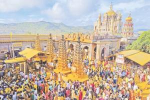जेजुरी गडावर उसळली भाविकांची अलोट गर्दी