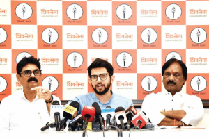 मतदार यादीत घोळ घालणाऱ्या निवडणूक आयोगावर देशद्रोहाचा गुन्हा दाखल करा! आदित्य ठाकरे यांची मागणी