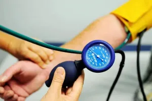 हिवाळ्यात रक्तदाब नियंत्रित ठेवण्यासाठी ‘या’ पदार्थांचे करा सेवन