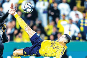 रोनाल्डोची वयाच्या चाळिशीत बायसिकल किक!