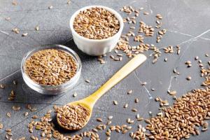 आळशी सकाळी खावी की रात्री? जाणून घ्या योग्य वेळ आणि पद्धत