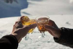 दारू प्यायल्याने खरंच थंडी वाजत नाही? नेमकं सत्य काय? वाचा…