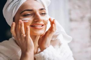 40 नंतर त्वचेची निगा राखण्यासाठी ‘हे’ दोन व्हिटॅमिन्स ठरतील फायदेशीर….