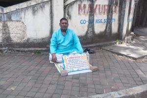 वैफल्यग्रस्तांच्या मनाला धीर देणारा पदपथावरील आधार 