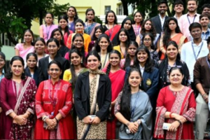 विद्यार्थी एक दिवसाचे प्राचार्या, उपप्राचार्या आणि प्राध्यापक; शिक्षक दिनाचा अनोखा उपक्रम