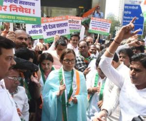 मेट्रो स्थानकांच्या नावावरून काँग्रेस आक्रमक, देवी-देवता व महापुरुषांचा अपमान खपवून घेणार नाही! सिद्धिविनायक मंदिर स्थानकासमोर तीव्र आंदोलन