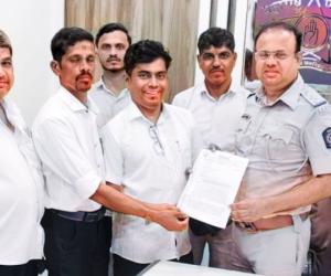 खर्डीतील खड्डेमुक्त रस्त्यासाठी दिव्यांग बांधवांचे आज ‘भीक मांगो’